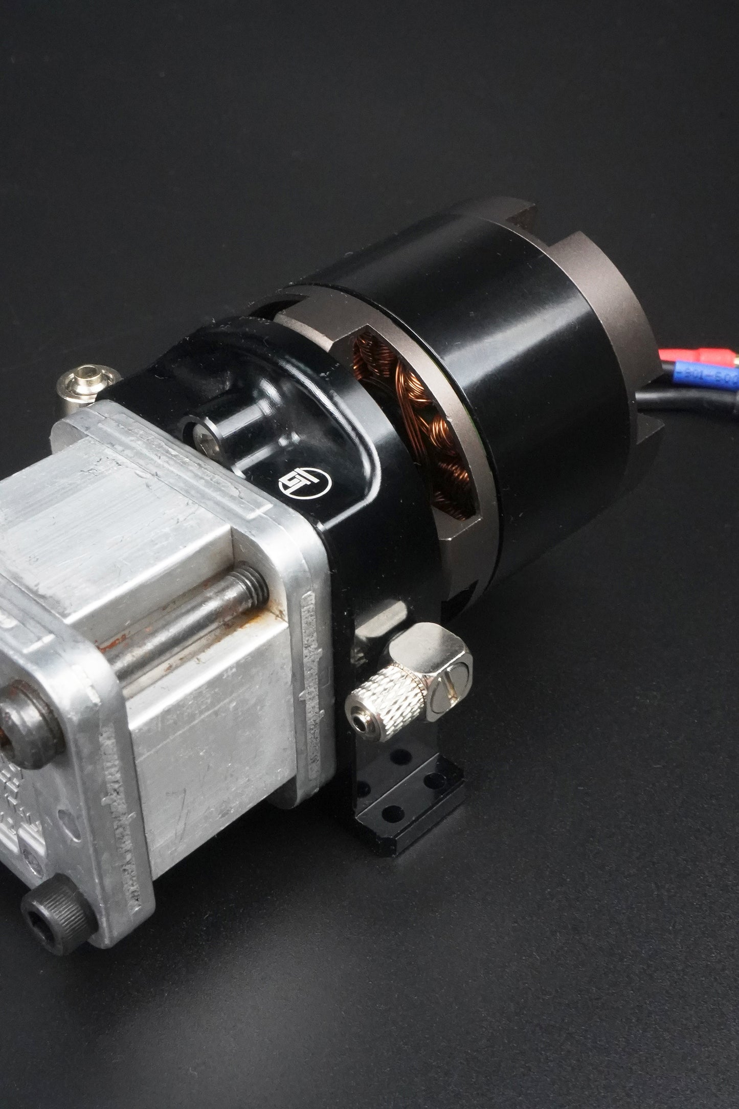 CUT Italian 5048 integrated pump model hydraulic pump oil pump comes with pressure regulator and pressure gauge