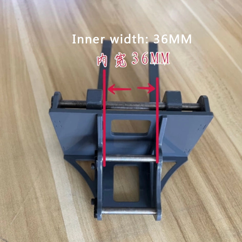 XDRC 1/14 LR945 hydraulic excavator model with adjustable width forks