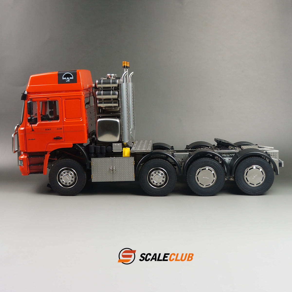 scaleclub 1/14 MAN F2000 8x8 all-metal heavy-duty trailer with metal door and equipment rack