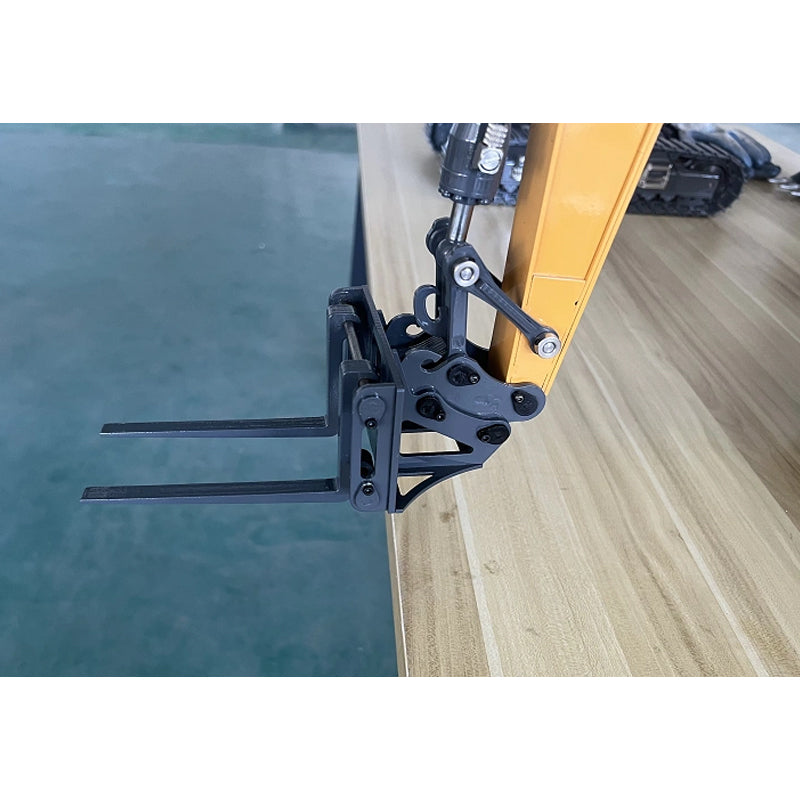 XDRC 1/14 LR945 hydraulic excavator model with adjustable width forks