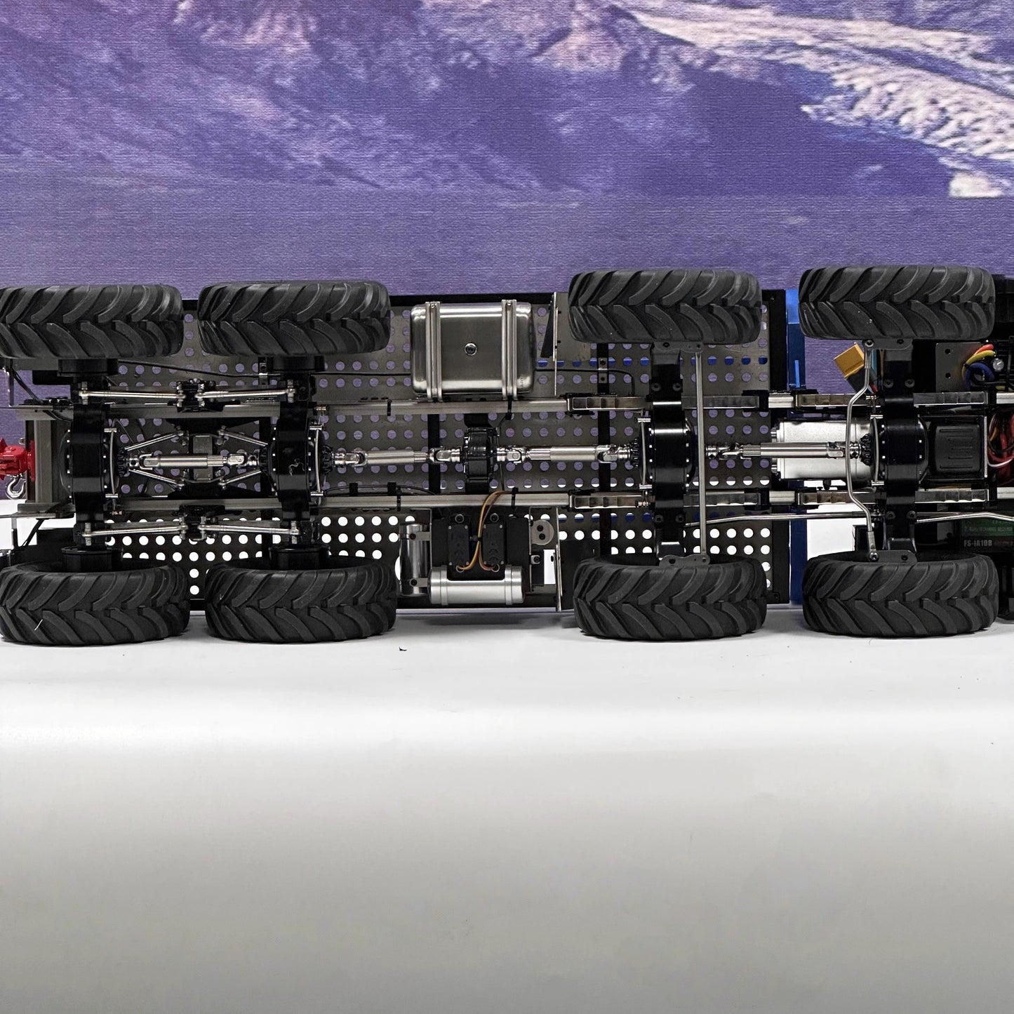 MD Model 1/14 Iveco Mercedes 8X8 Climbing Car Complete Vehicle Integrated Bridge Set Electric Remote Control Car