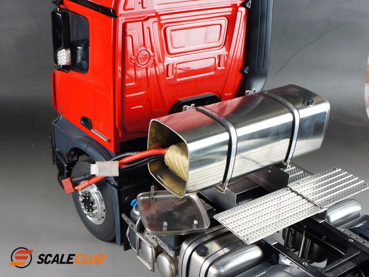 Scaleclub 1/14 Tamiya tractor truck with fuel tank, working platform and battery storage
