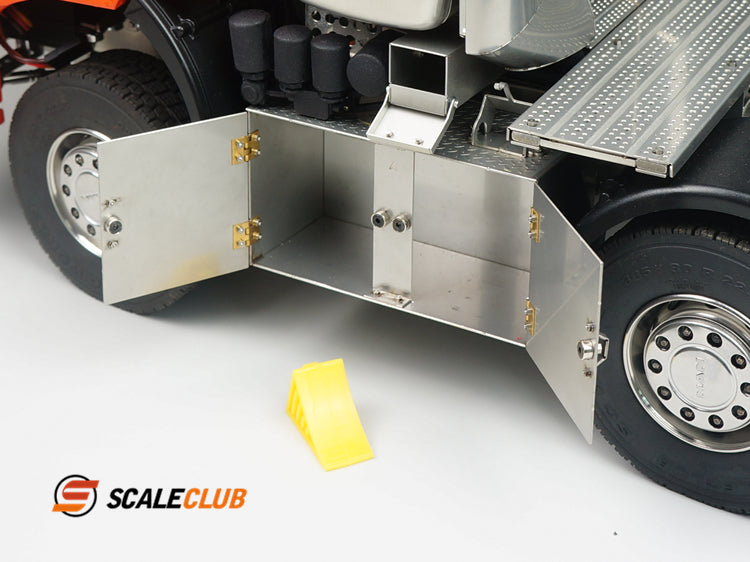 scaleclub 1/14 MAN F2000 8x8 all-metal heavy-duty trailer with metal door and equipment rack