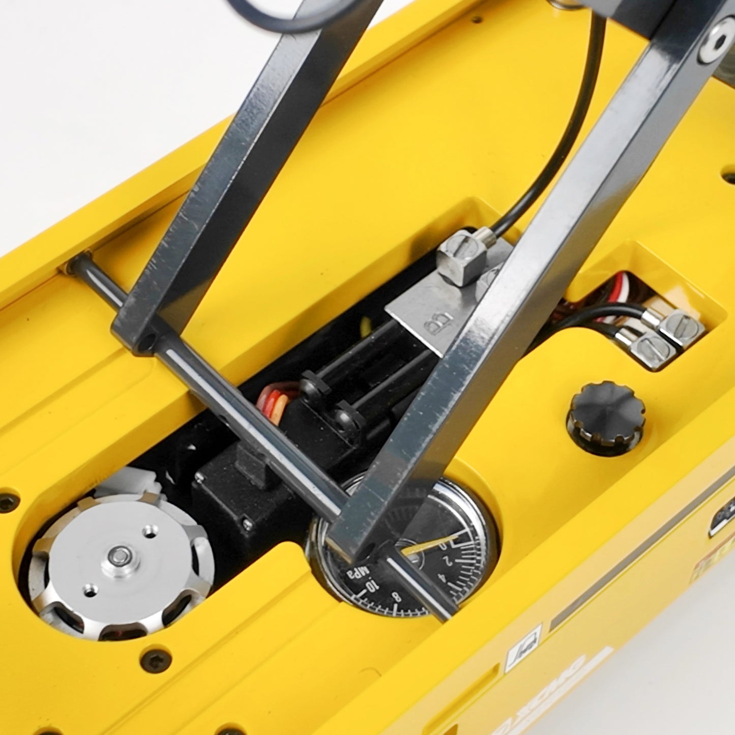 1/14 CUT R&D hydraulically driven aerial work platform model XCMG XG1212HD fully functional high-simulation RTR with I6S remote control