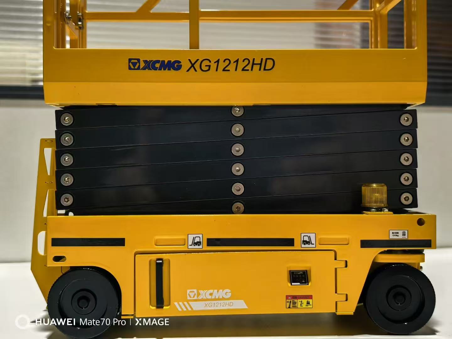 1/14 CUT R&D hydraulically driven aerial work platform model XCMG XG1212HD fully functional high-simulation RTR with I6S remote control
