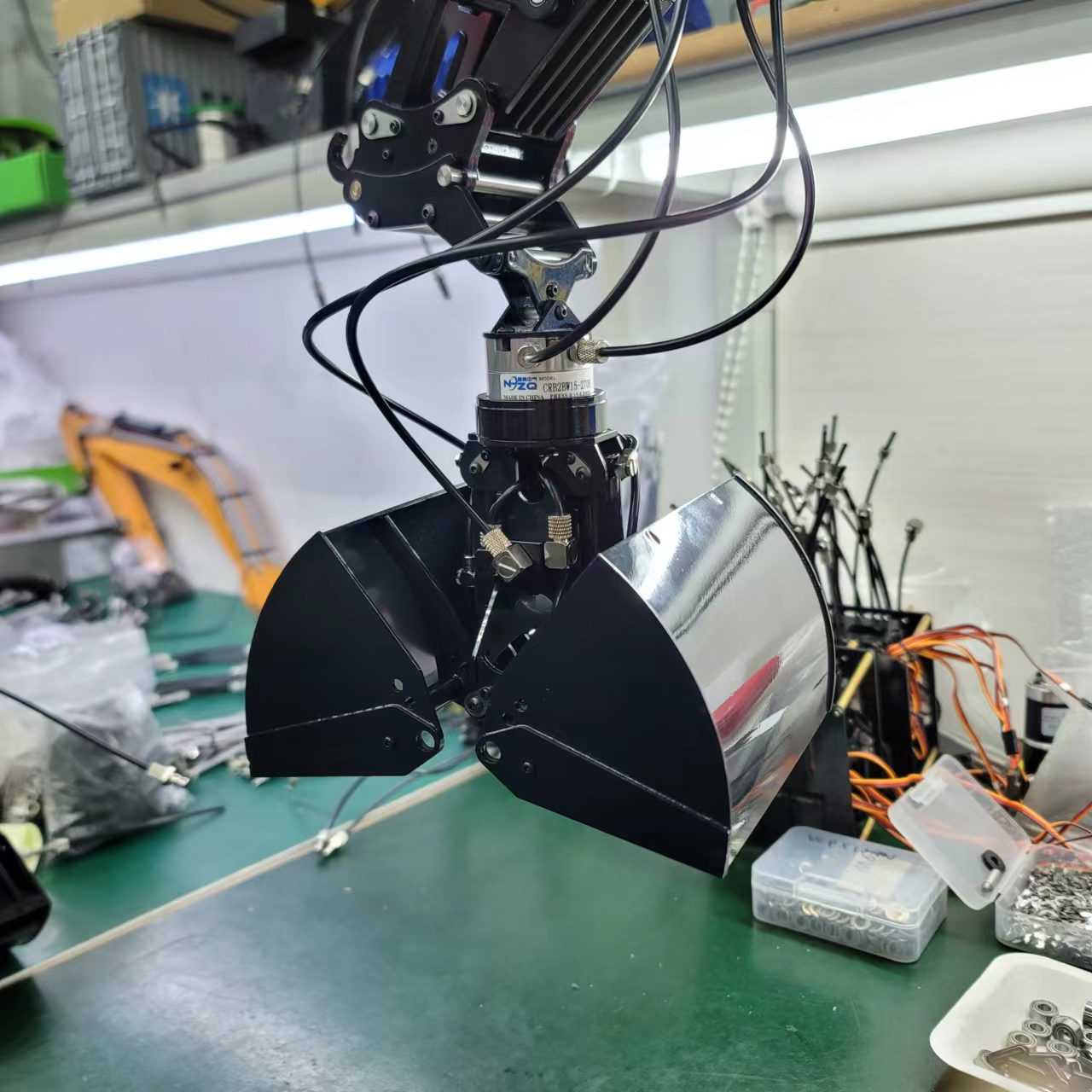 MTRC 1:14 Hydraulic Excavator Model Grab Bucket