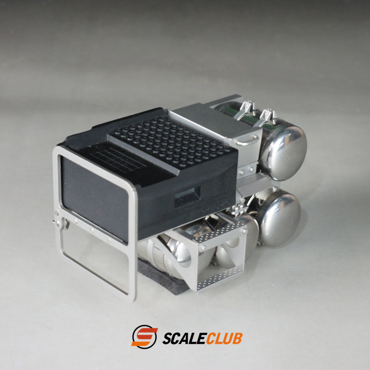 Scaleclub 1/14 Volvo FH750 tractor upgrade with battery box and gas tank and pedals