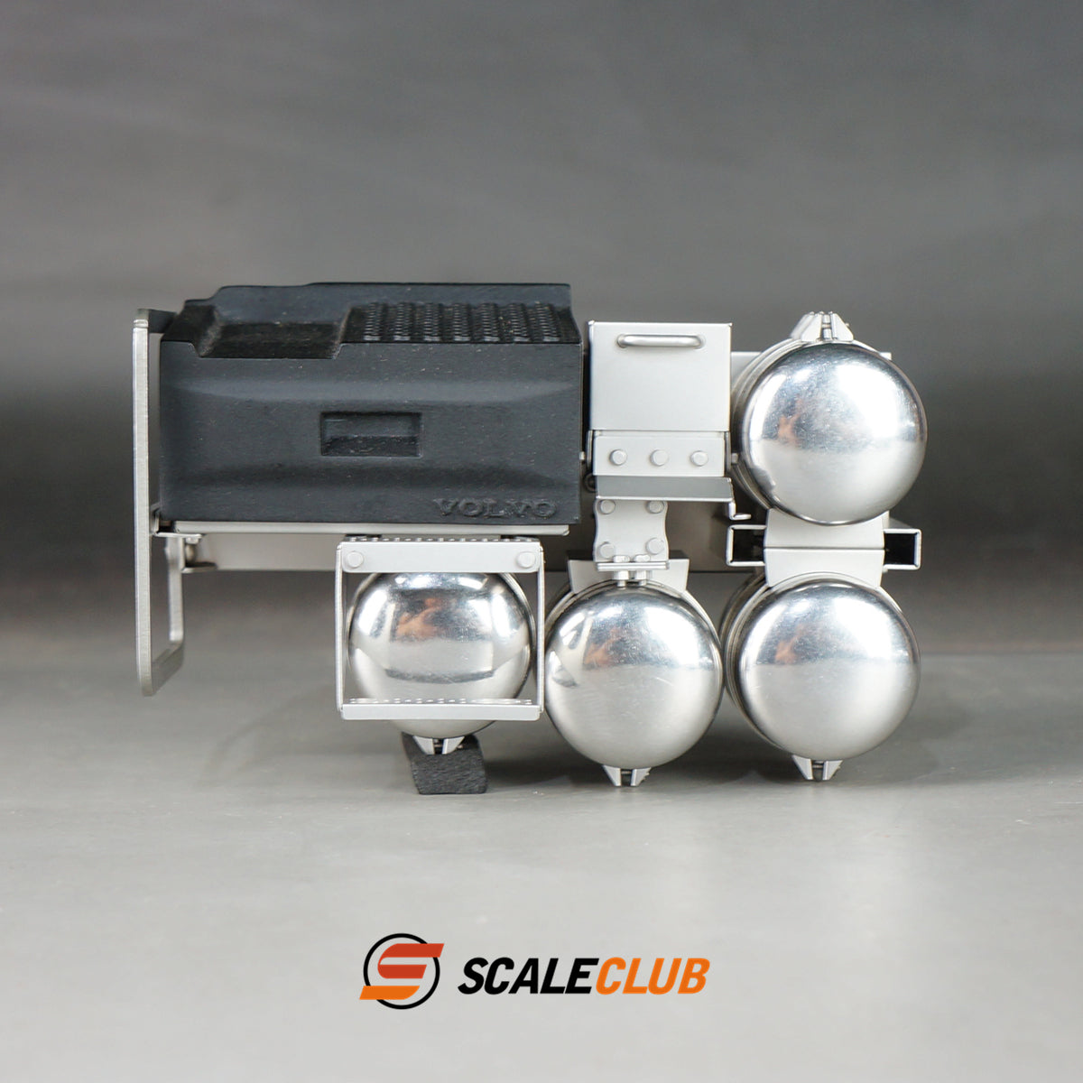 Scaleclub 1/14 Volvo FH750 tractor upgrade with battery box and gas tank and pedals