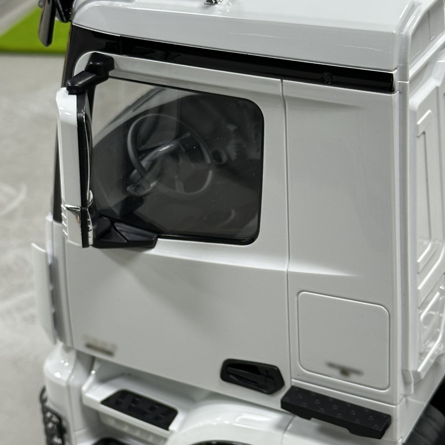 MD Model 1/14 Mercedes Benz 3363 Tractor Truck 6x6 Engineering Vehicle Remote Control Model