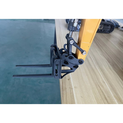 XDRC 1/14 LR945 hydraulic excavator model with adjustable width forks