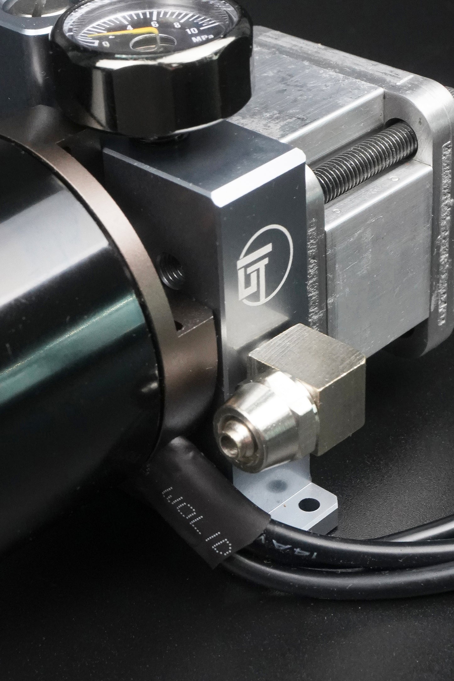 CUT Italian 5048 integrated pump model hydraulic pump oil pump comes with pressure regulator and pressure gauge