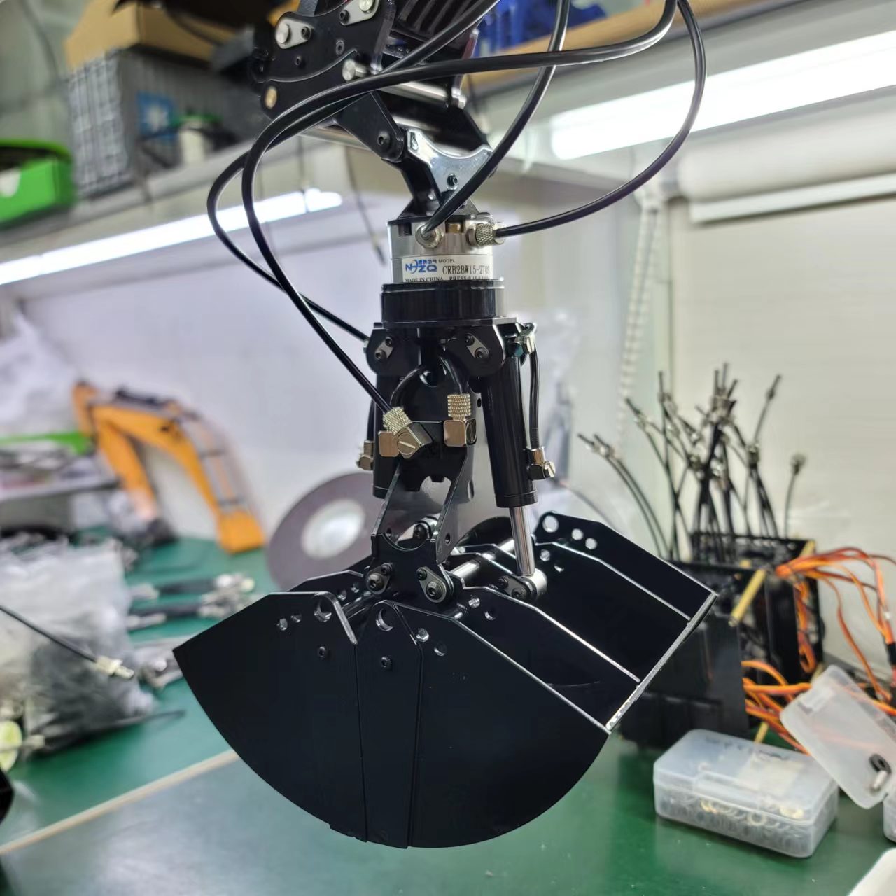 MTRC 1:14 Hydraulic Excavator Model Grab Bucket