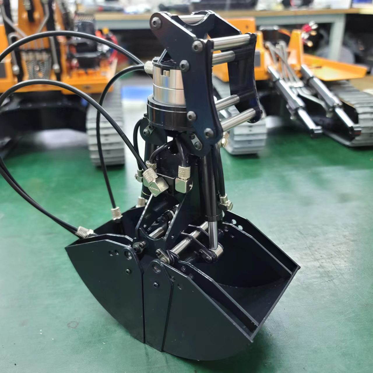 MTRC 1:14 Hydraulic Excavator Model Grab Bucket